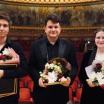 Pianistul Roman Lopatynskyi (mijloc) din Ucraina a câștigat finala secțiunii de pian a Concursului „George Enescu”