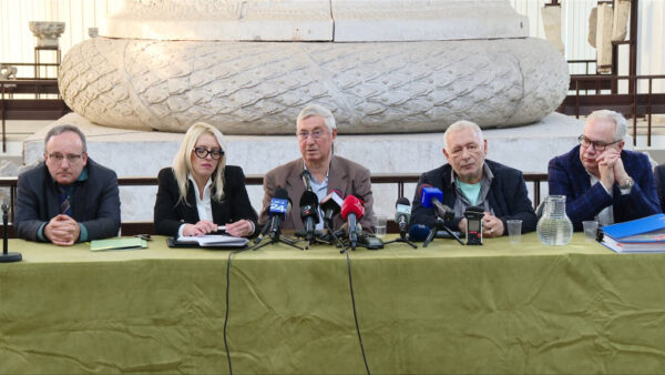 Tezaurul nu are decât să se descurce