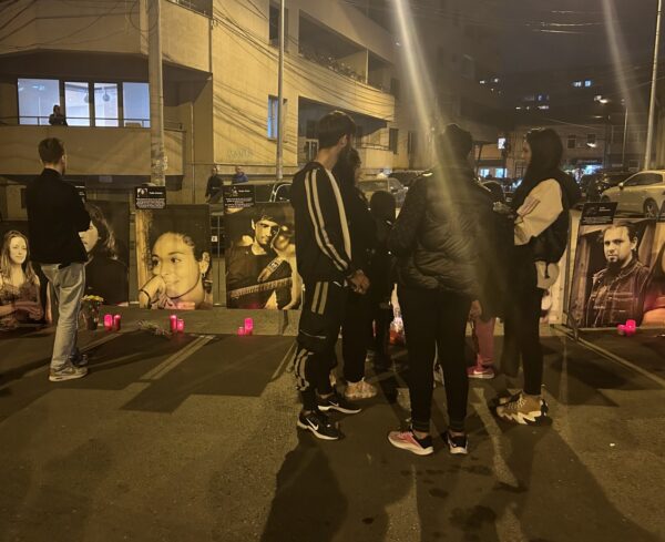 Colectiv, 9 ani: Mai multe fotografii alb-negru decât oameni cu lumânări