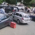 Două clanuri s-au bătut în fața Spitalului Universitar/ Foto: Captură de ecran