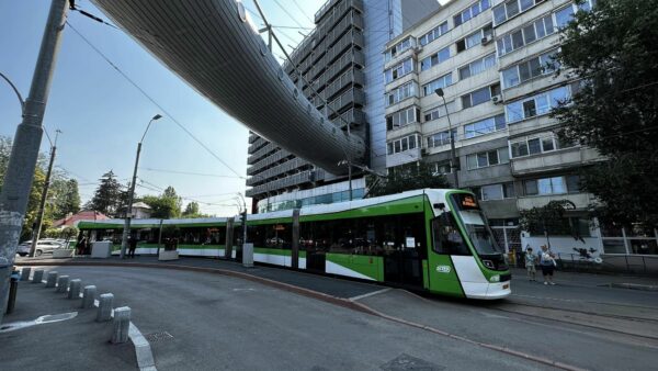 Ultimul tramvai Imperio ajunge la București. Este vorba al 100-lea tramvai din lotul achiziţionat prin contractul încheiat de Primăria Capitalei cu Astra Vagoane.