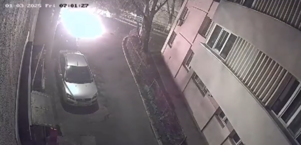 Incendiere autoturism în Sectorul 3. FOTO: captură imagini cameră supraveghere