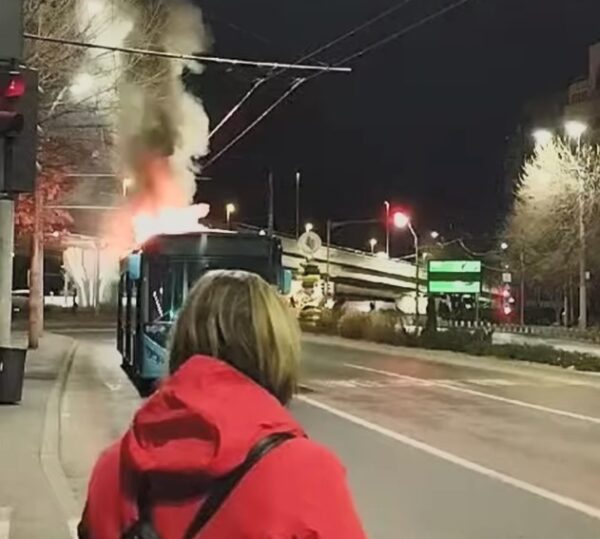 Incendiu la un autobuz Otokar de pe linia 381