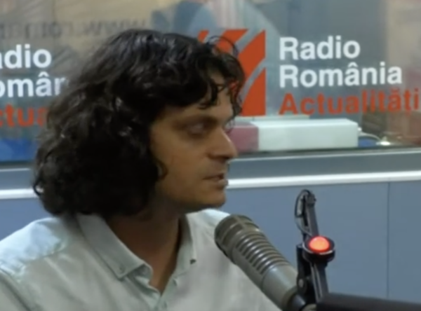 Un tânăr numit de presă „antrenorul de copii geniali”. Captură video