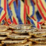 Elevii și profesorii cu merite deosebite, premiați de autorități.