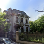 Vila lui Potra, gard în gard cu o instituţie din subordinea MApN. FOTO: Google Street View