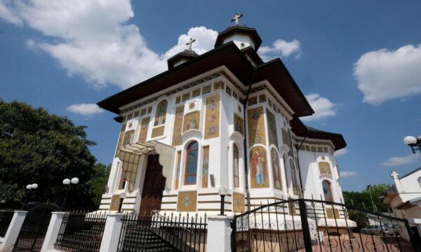 Bani pentru biserici. Foto: protoieriasector5capitala.ro