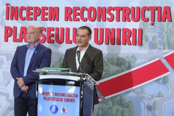 Prefectul Capitalei, Mugur-Mihai Toader, alături de primarul Sectorului 4, Daniel Băluță. Foto: Inquam Photos / Sabin Cirstoveanu