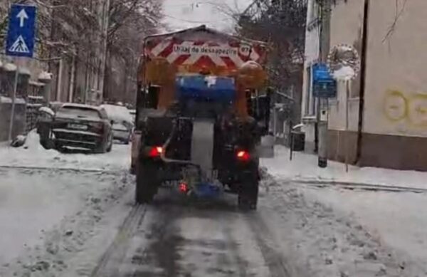 Cum intervin primăriile din București pentru curățarea drumurilor și trotuarelor
