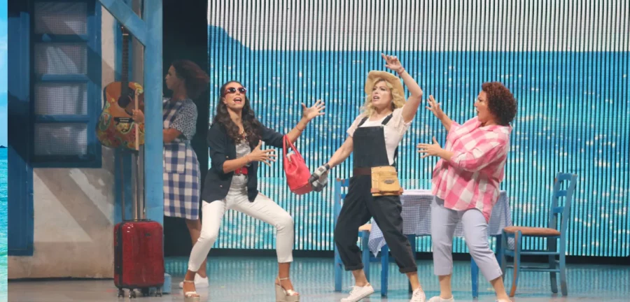 Musicalul „MAMMA MIA!” revine pe scena Sălii Palatului din București in decembrie 2025. FOTO: mammamiathemusical.ro