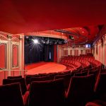 Începe noua stagiune teatrală.