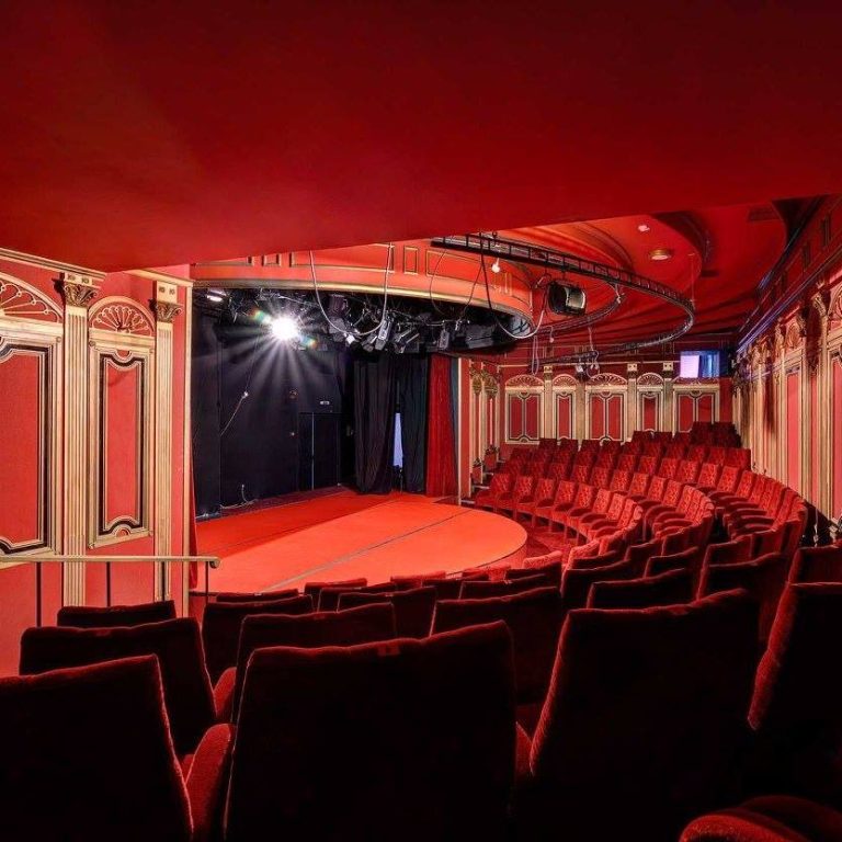 Începe noua stagiune teatrală. Instituțiile de cultură își deschid porțile