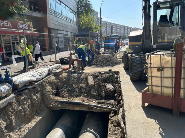 Noi lucrări de modernizare a rețelei lasă 500 de blocuri fără apă caldă. Foto: Cătălin Anghel-Dimache (Arhivă)